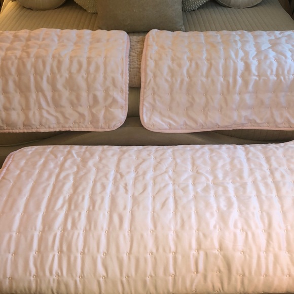 TAHARI beautiful sateen comforter/2 standard shams - Picture 3 of 14